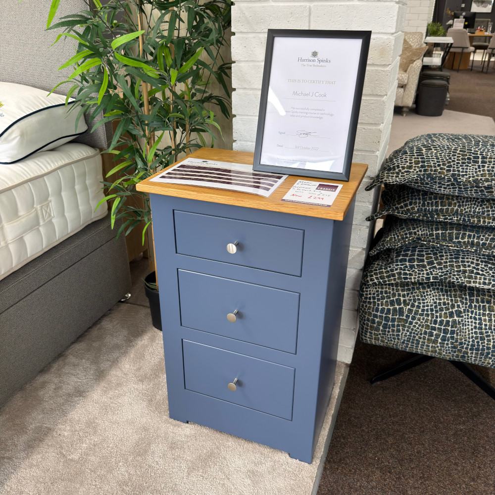 Modo Bedroom Oak Top 3 Drawer Bedside Cabinet