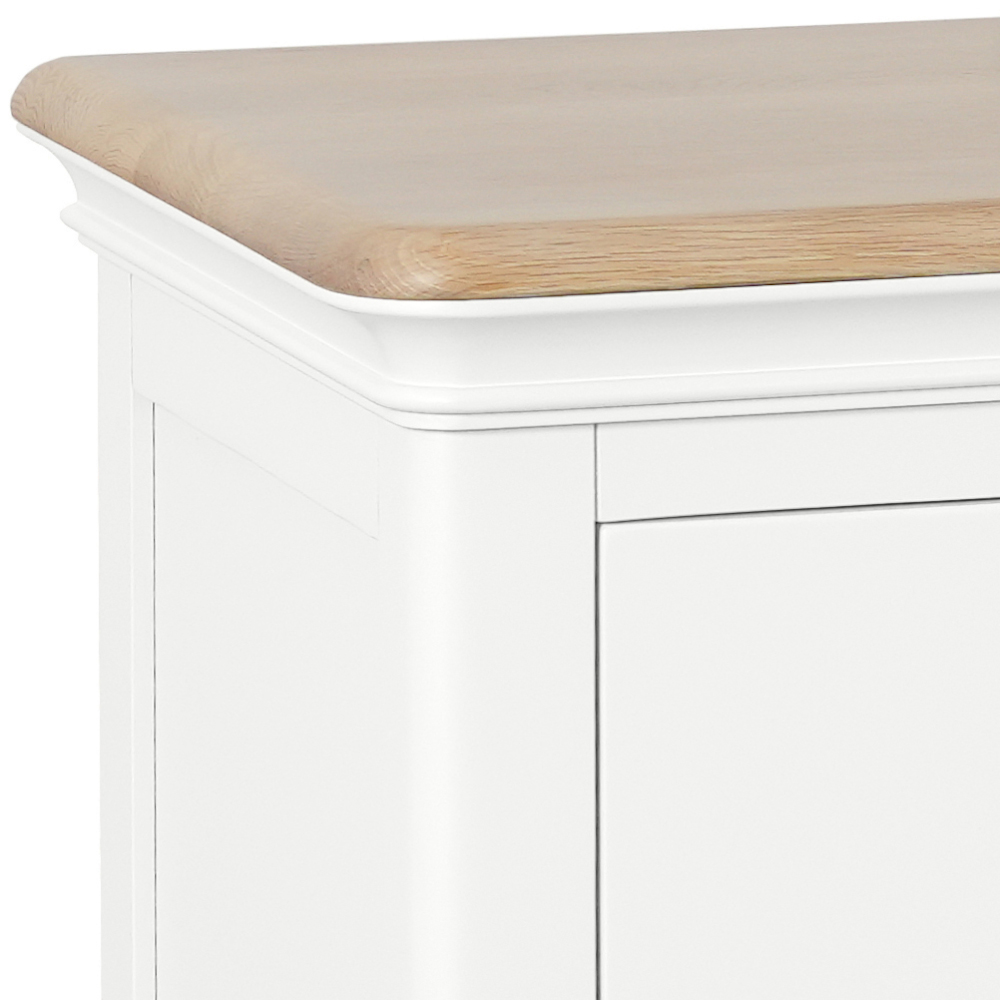 Devonshire Living/Details/White/Top Detail 1 PW.jpg