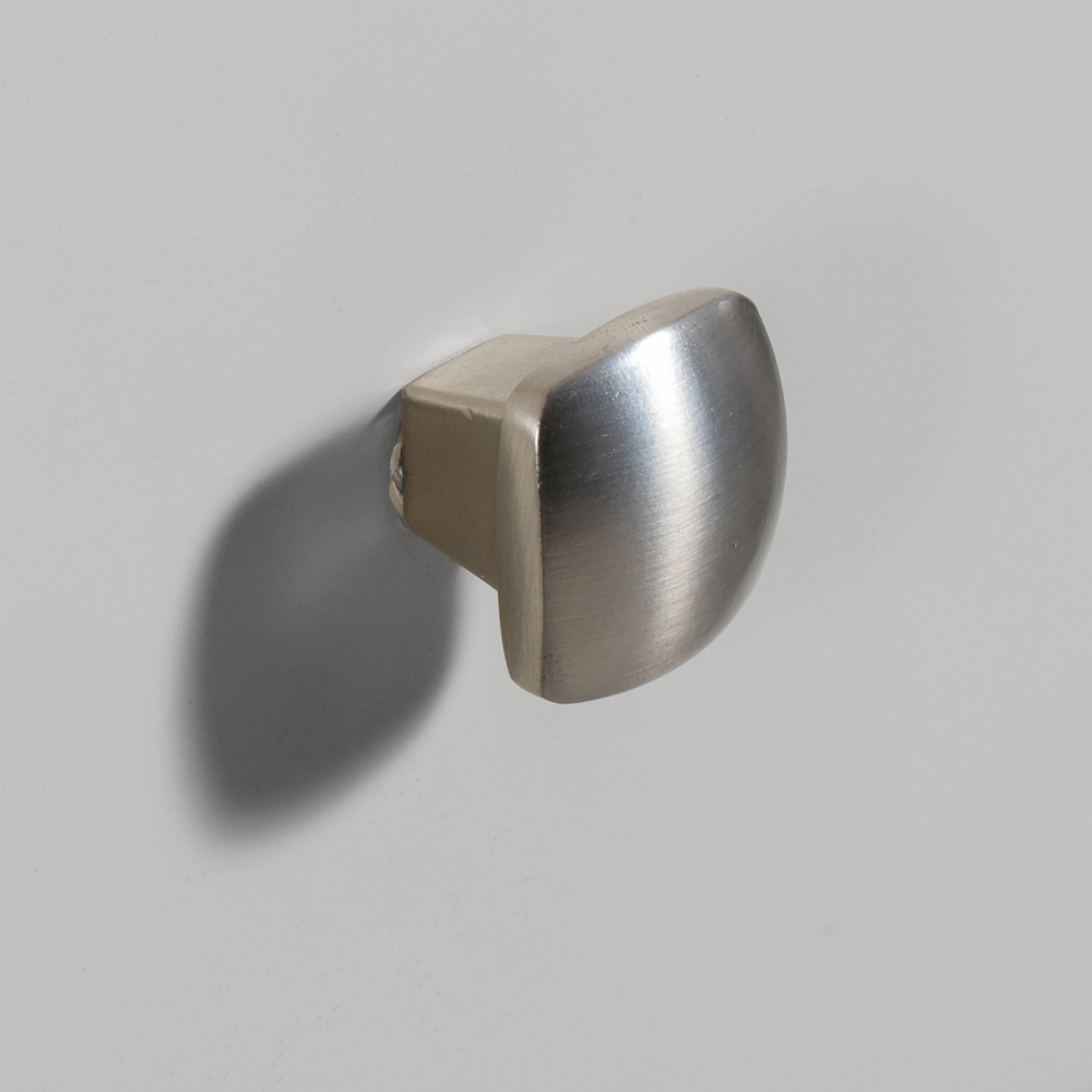 Devonshire Living/Dorset Painted/Details/Knob Detail PM.jpg