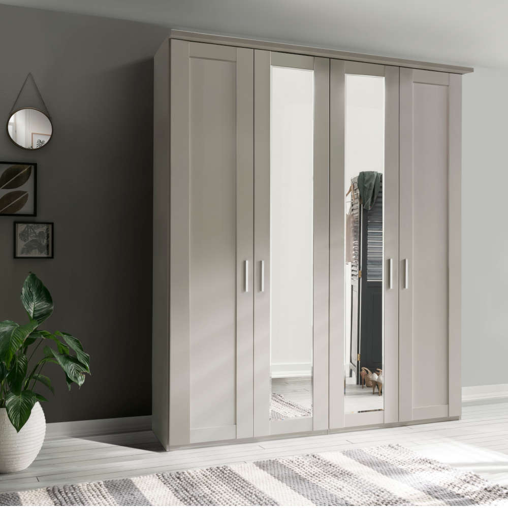 Wiemann/CAMBRIDGE_00070_19_bearSM_Champ.-D._DTS 200cm_mittig 2 Spiegel.jpg